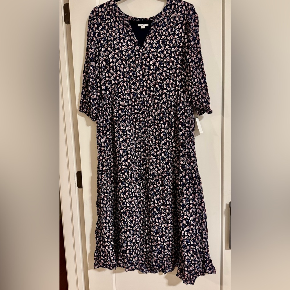 JJill Midi Floral Dress. V neck. Lined. Pockets. 3/4 sleeves. EUC. Size M